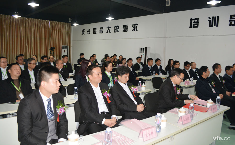东升国际官网电气与中达特科达成战术合作签约现场