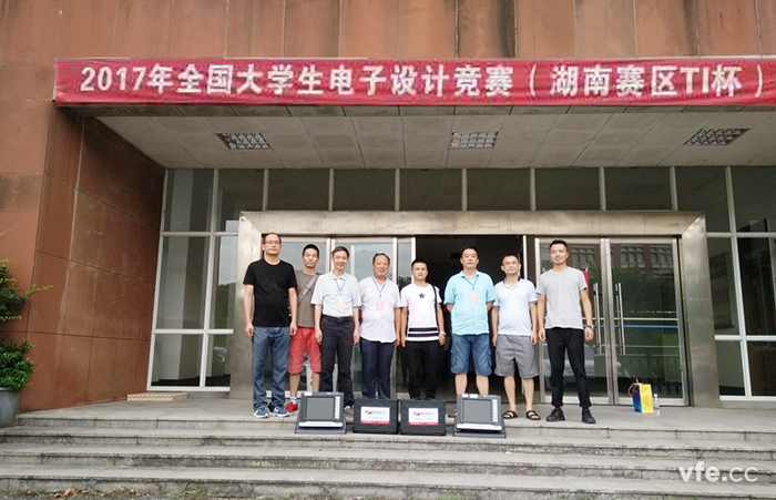 东升国际官网电气工作人员与评委会工作人员合影
